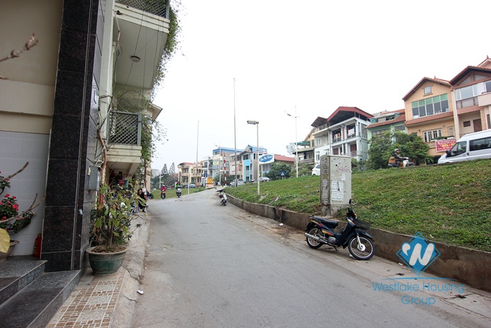 Huge office for lease in Au Co street